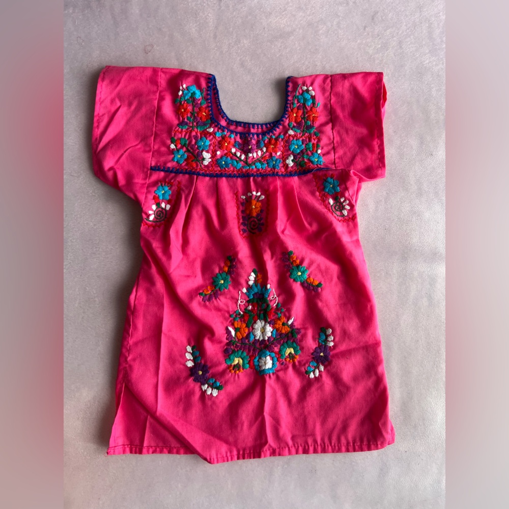GIRLS PEASANT EMBROIDERED
MEXICAN DRESS Sz 2 Flowers
Pink